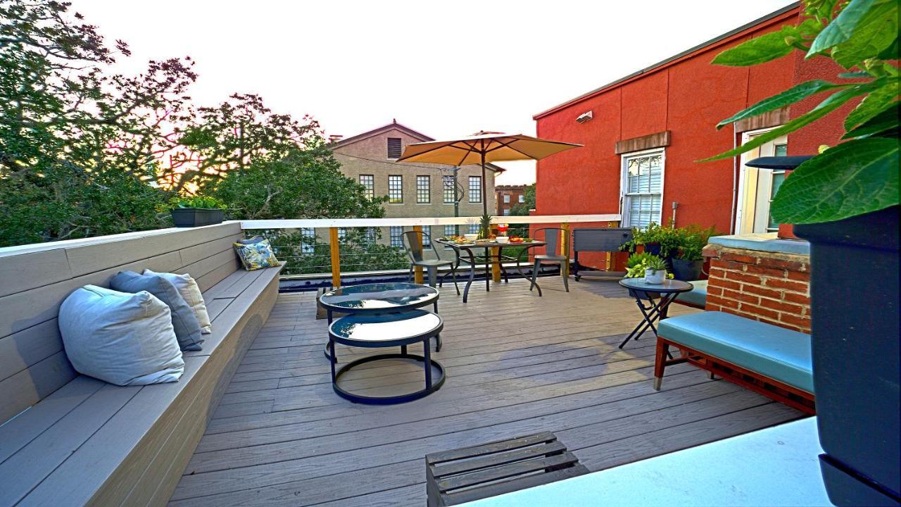 Sprawling Penthouse With Rooftop Deck Blocks From The River Savannah Buitenkant foto