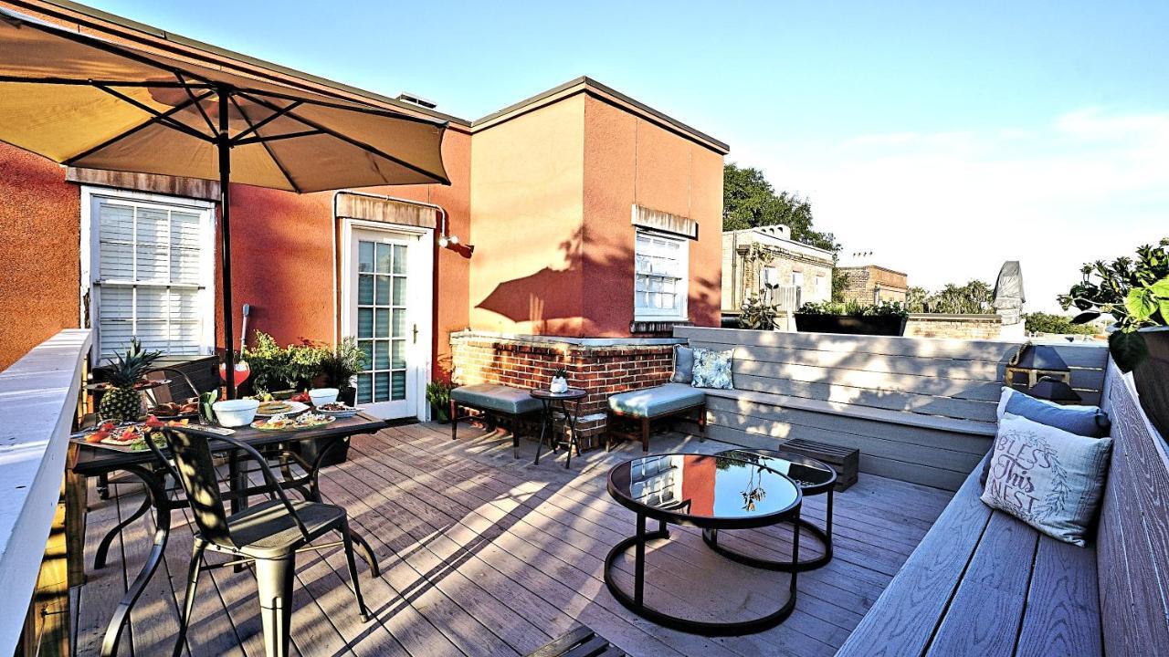 Sprawling Penthouse With Rooftop Deck Blocks From The River Savannah Buitenkant foto